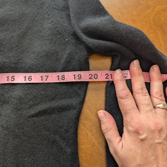 Black Cashmere V- Neck Sweater Size L - Picture 7 of 8